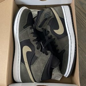 Women’s Air Jordan 1 Mid Black/ Sequioa